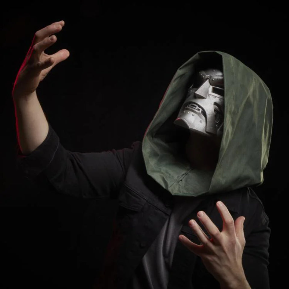 [Preventa] Doctor Doom Helmet with Hood Replica Marvel Legends