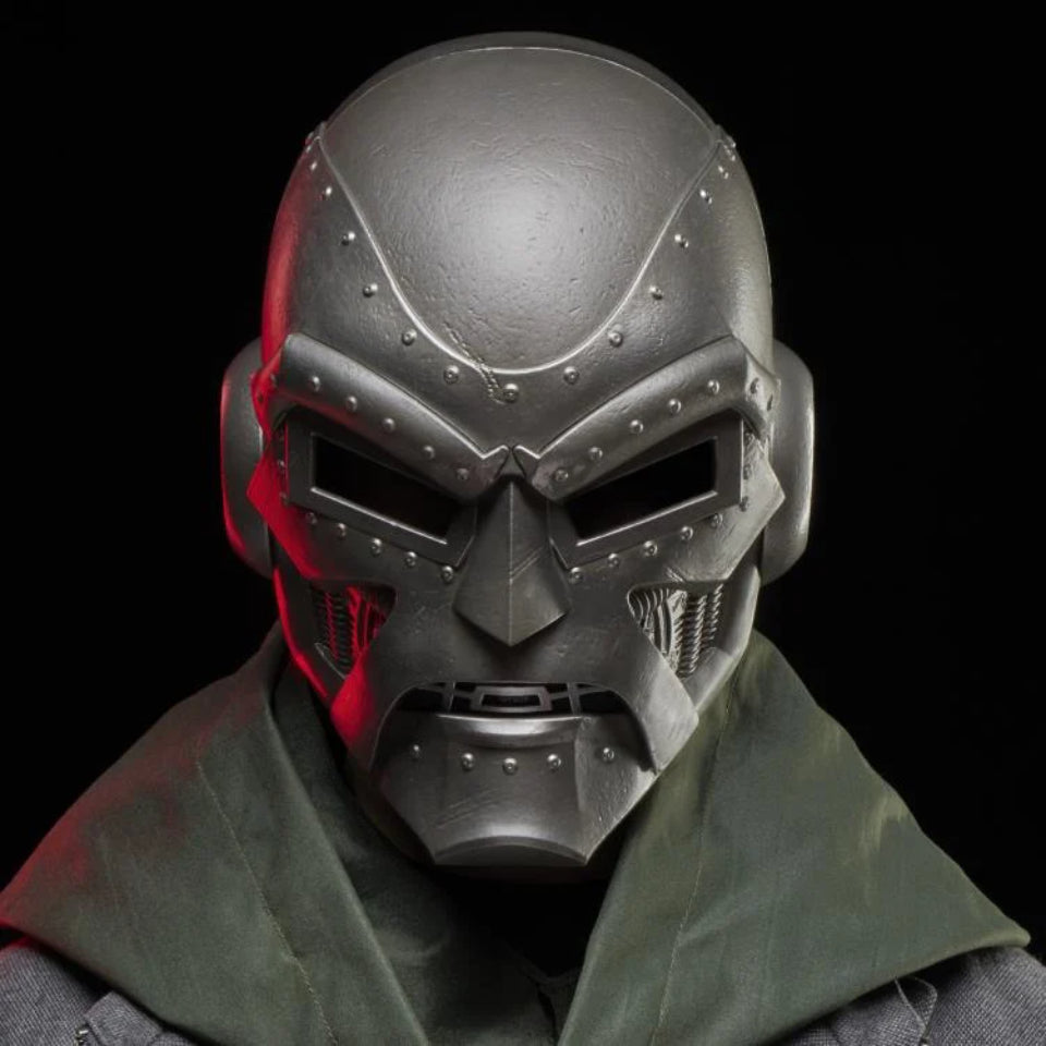 [Preventa] Doctor Doom Helmet with Hood Replica Marvel Legends