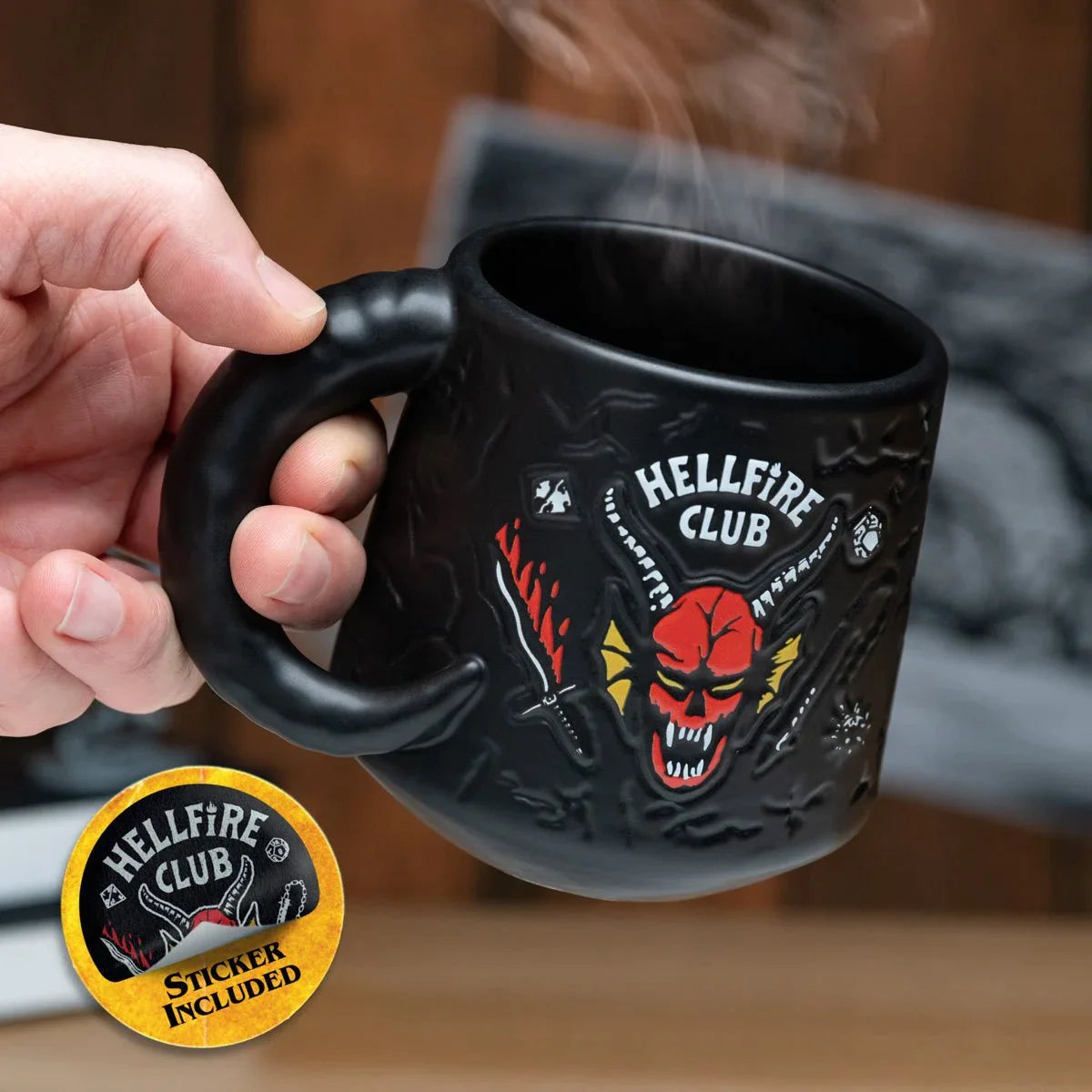 Stranger Things Hellfire Club Demon Embossed 13 oz. Mug (Tazon) - Edición limitada