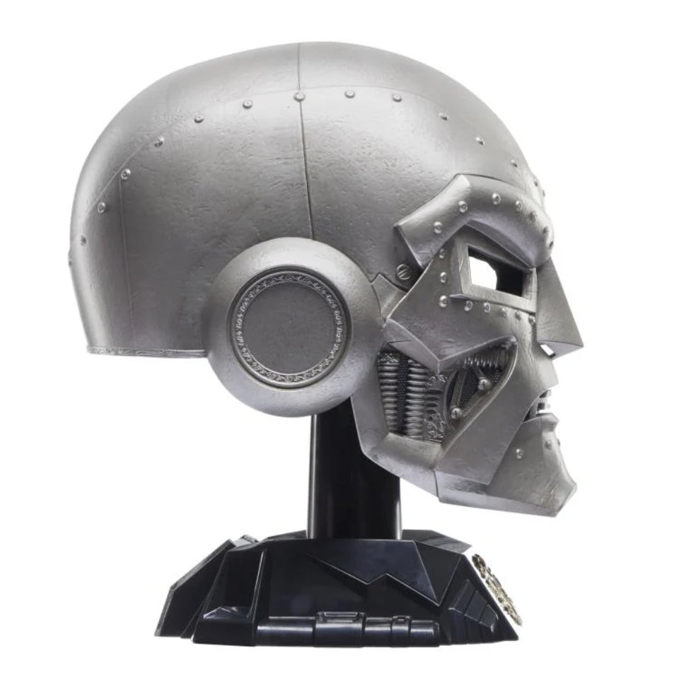 [Preventa] Doctor Doom Helmet with Hood Replica Marvel Legends