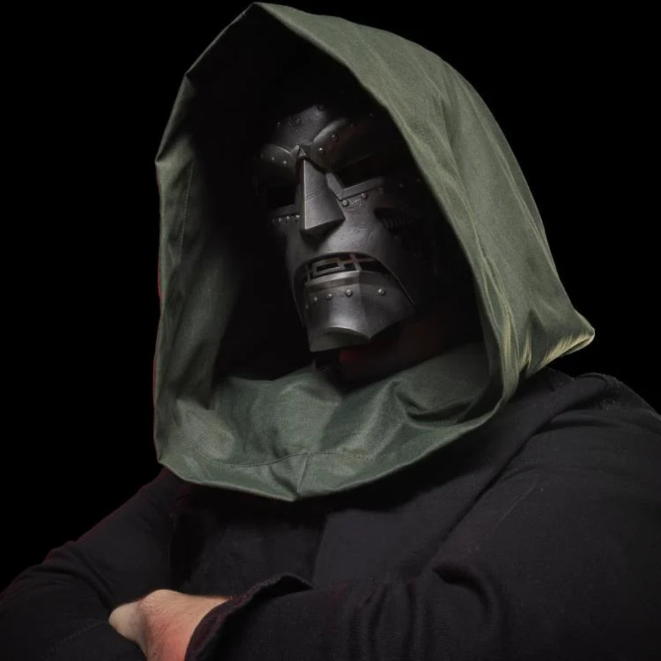 [Preventa] Doctor Doom Helmet with Hood Replica Marvel Legends