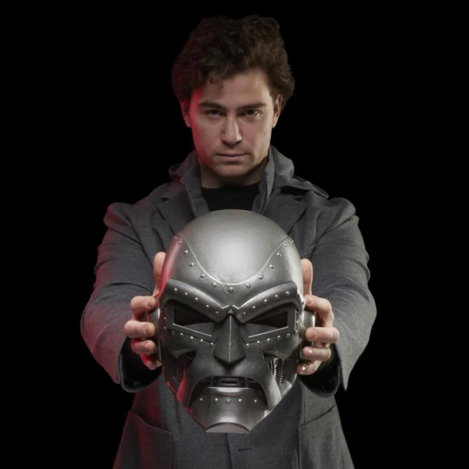 [Preventa] Doctor Doom Helmet with Hood Replica Marvel Legends