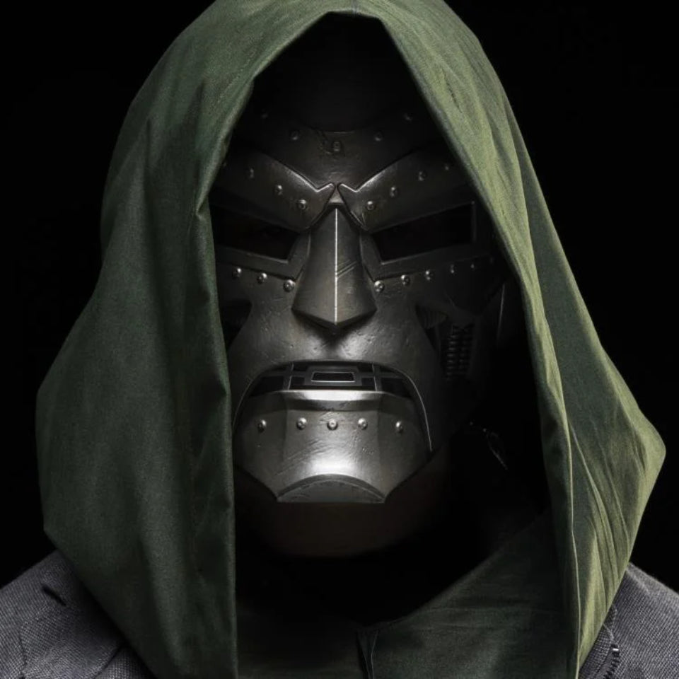 [Preventa] Doctor Doom Helmet with Hood Replica Marvel Legends