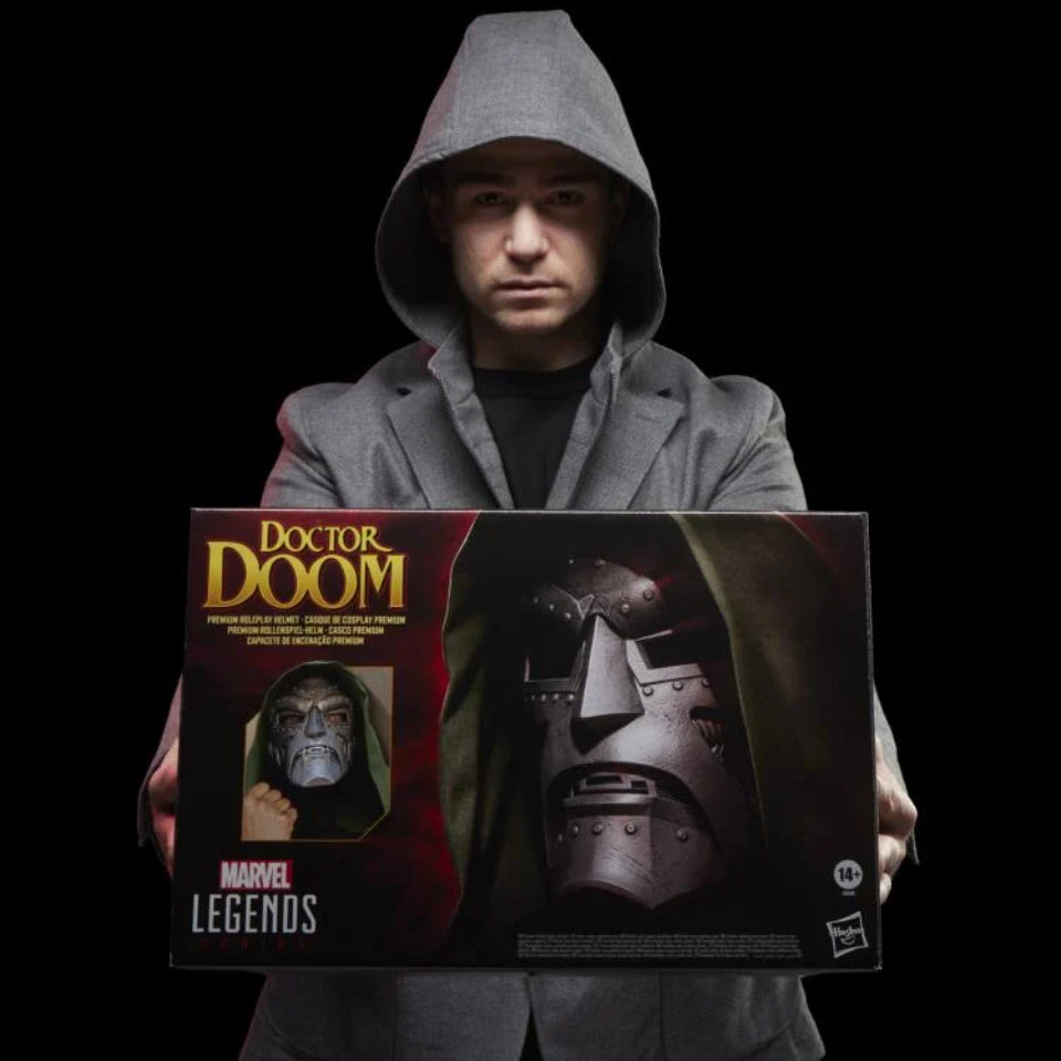 [Preventa] Doctor Doom Helmet with Hood Replica Marvel Legends