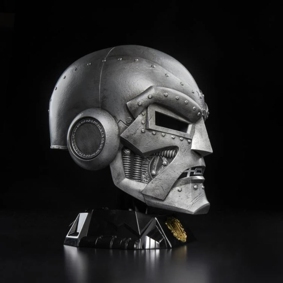 [Preventa] Doctor Doom Helmet with Hood Replica Marvel Legends