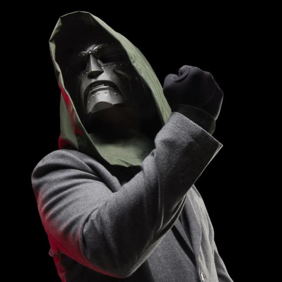 [Preventa] Doctor Doom Helmet with Hood Replica Marvel Legends