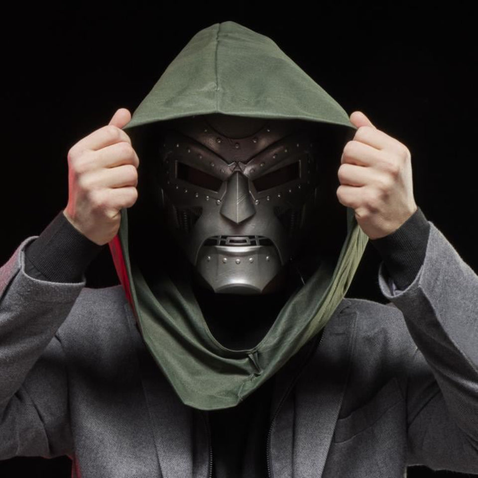 [Preventa] Doctor Doom Helmet with Hood Replica Marvel Legends