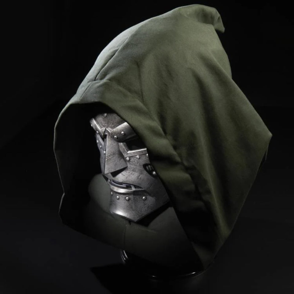 [Preventa] Doctor Doom Helmet with Hood Replica Marvel Legends