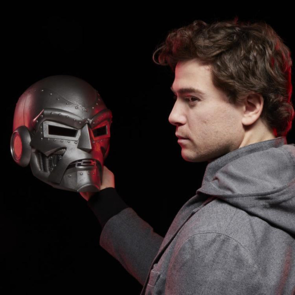 [Preventa] Doctor Doom Helmet with Hood Replica Marvel Legends