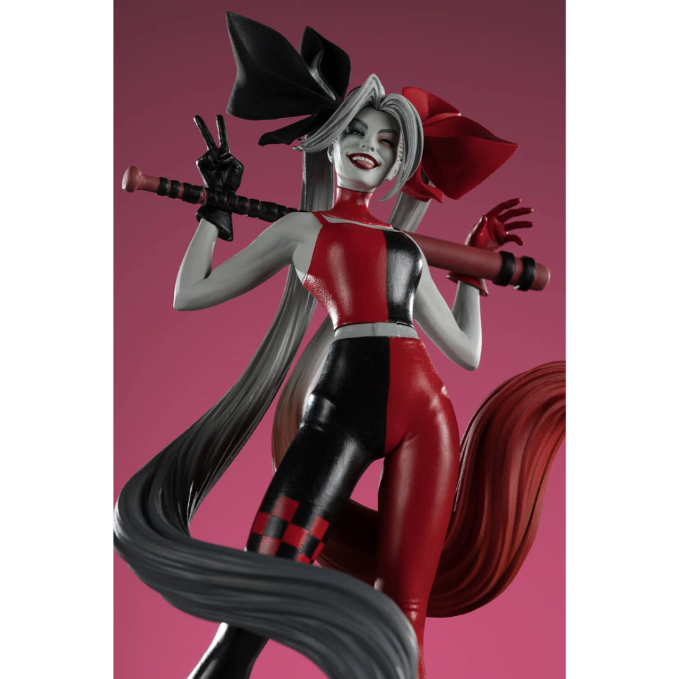 [Preventa] DC Direct Harley Quinn by Alex Garner Harley Quinn: Red, White, and Black 1:10 Scale Resin Statue